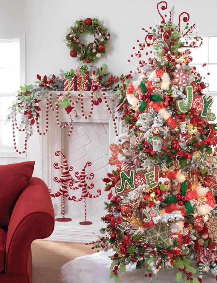 Create a Sophisticated Christmas Tree for a Beautiful Holiday Home