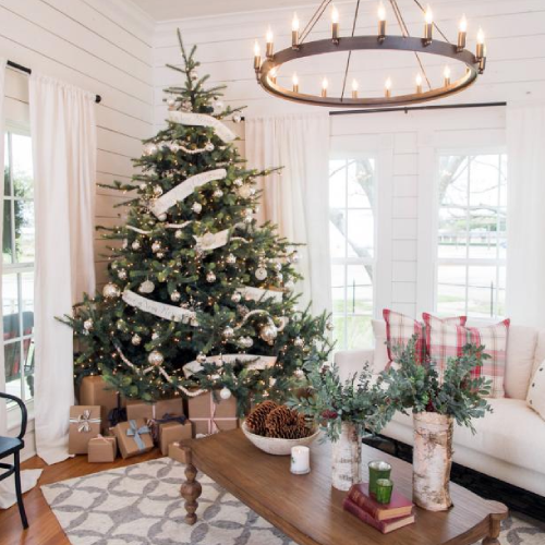 Turn Your Holiday Tree Into a Beautiful Seasonal Statement